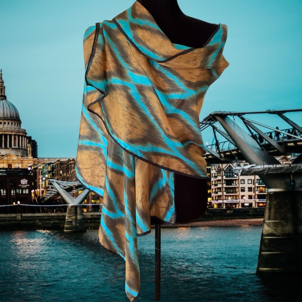 💖 Cocoon House 100% Silk Statement Scarf 💖